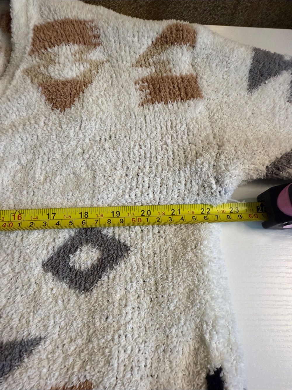 Cream and‎ Gray Geometric Cardigan Sweater - Picture 4 of 6